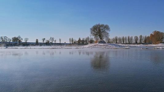 冬季内蒙古河流冰雪树木景观视频的预览图