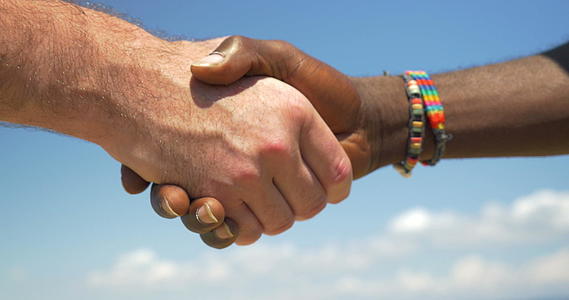 握手是国际友谊的象征视频的预览图