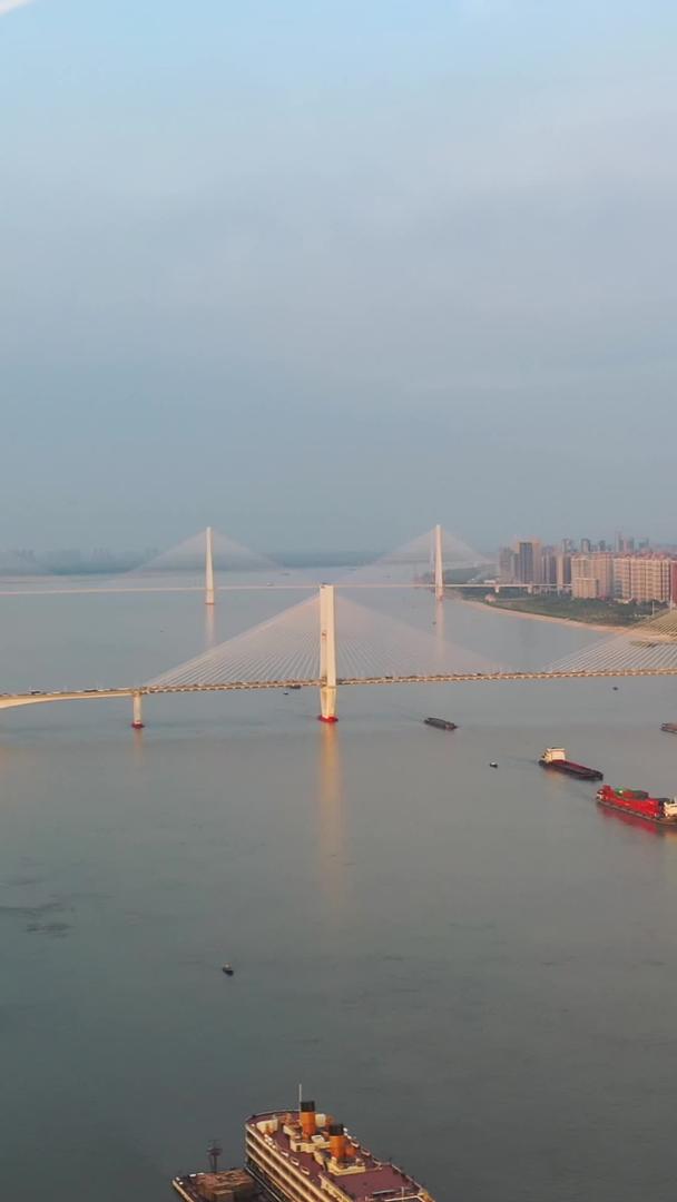 航拍城市风景长江武汉知音号码头江景素材视频的预览图