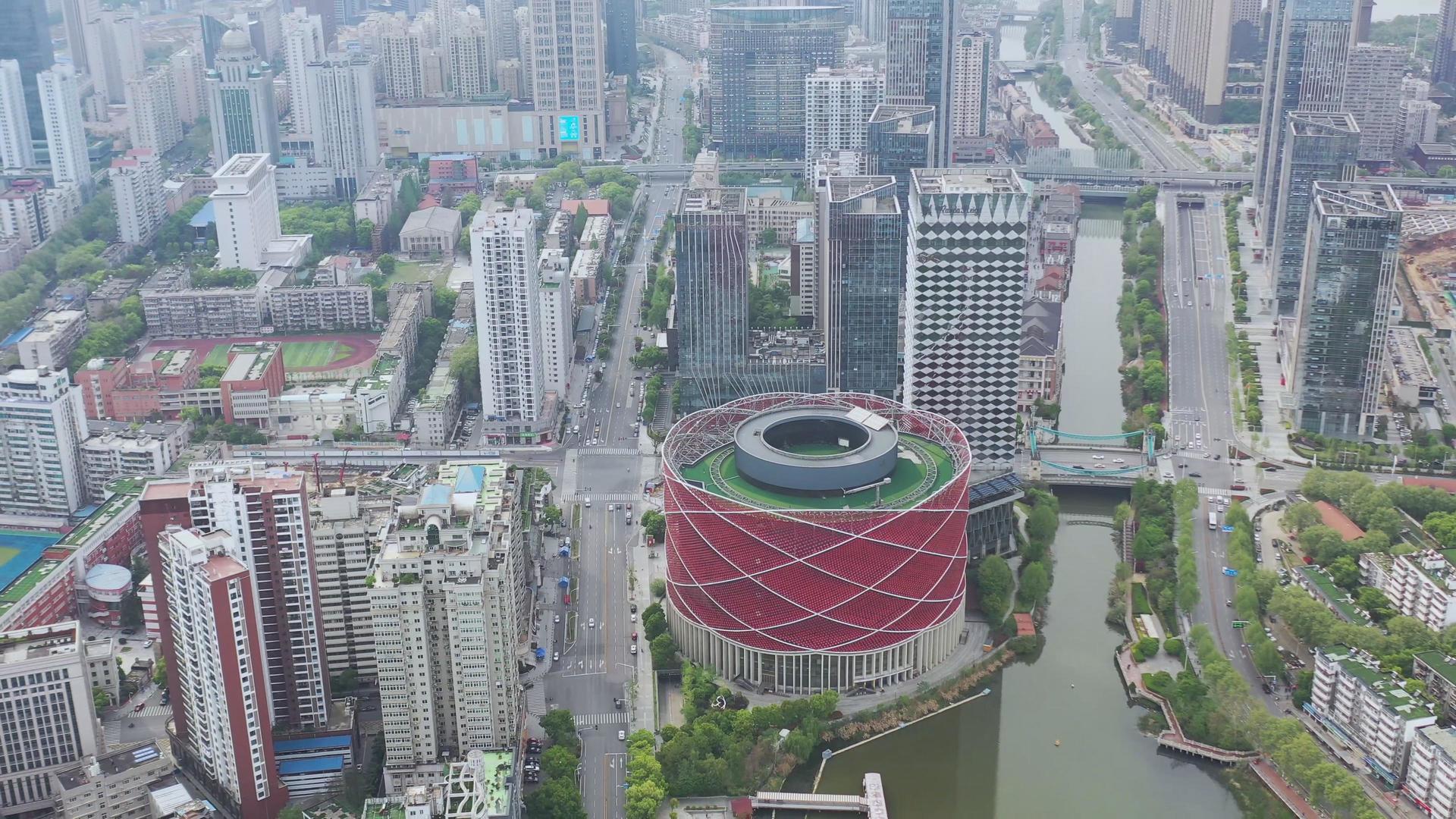 航拍武汉地标汉秀剧场视频的预览图