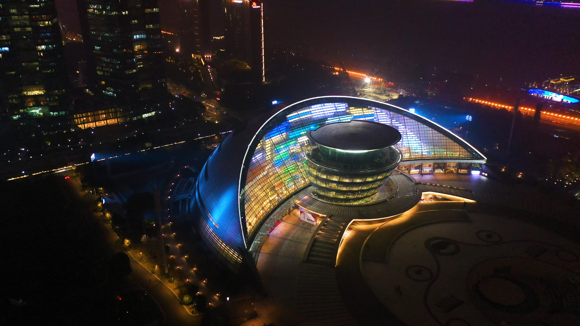 4K航拍杭州大剧院夜景视频的预览图
