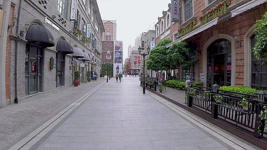 解封的武汉汉街商圈大范围延时视频视频的预览图