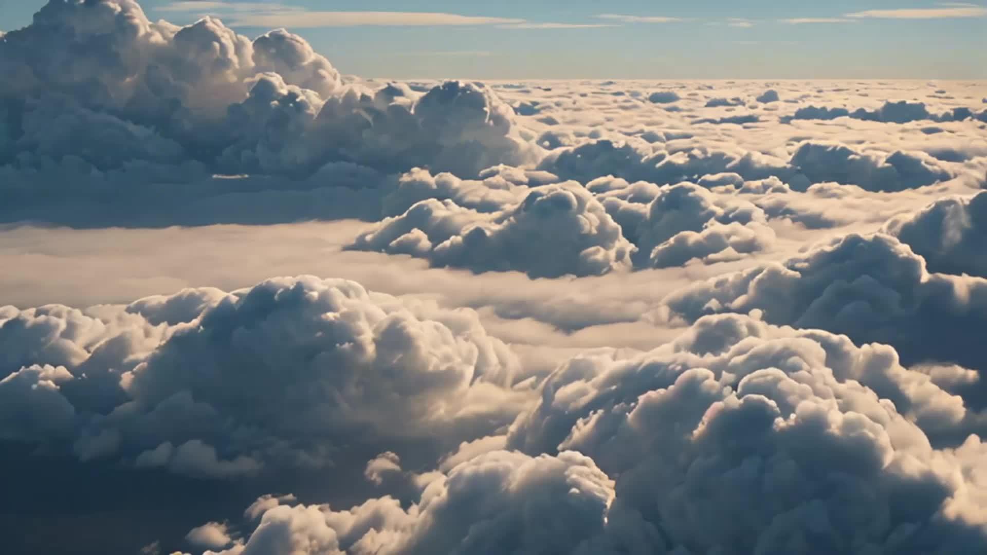 云朵晴朗天空背景视频视频的预览图