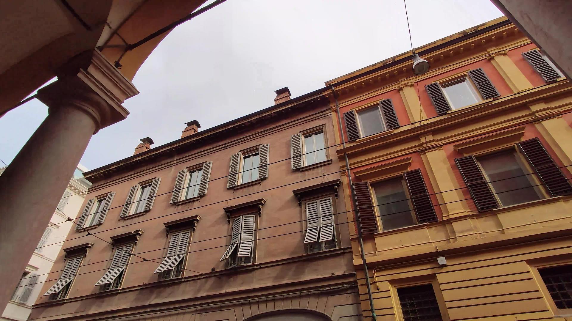 意大利摩托车历史建筑视频的预览图