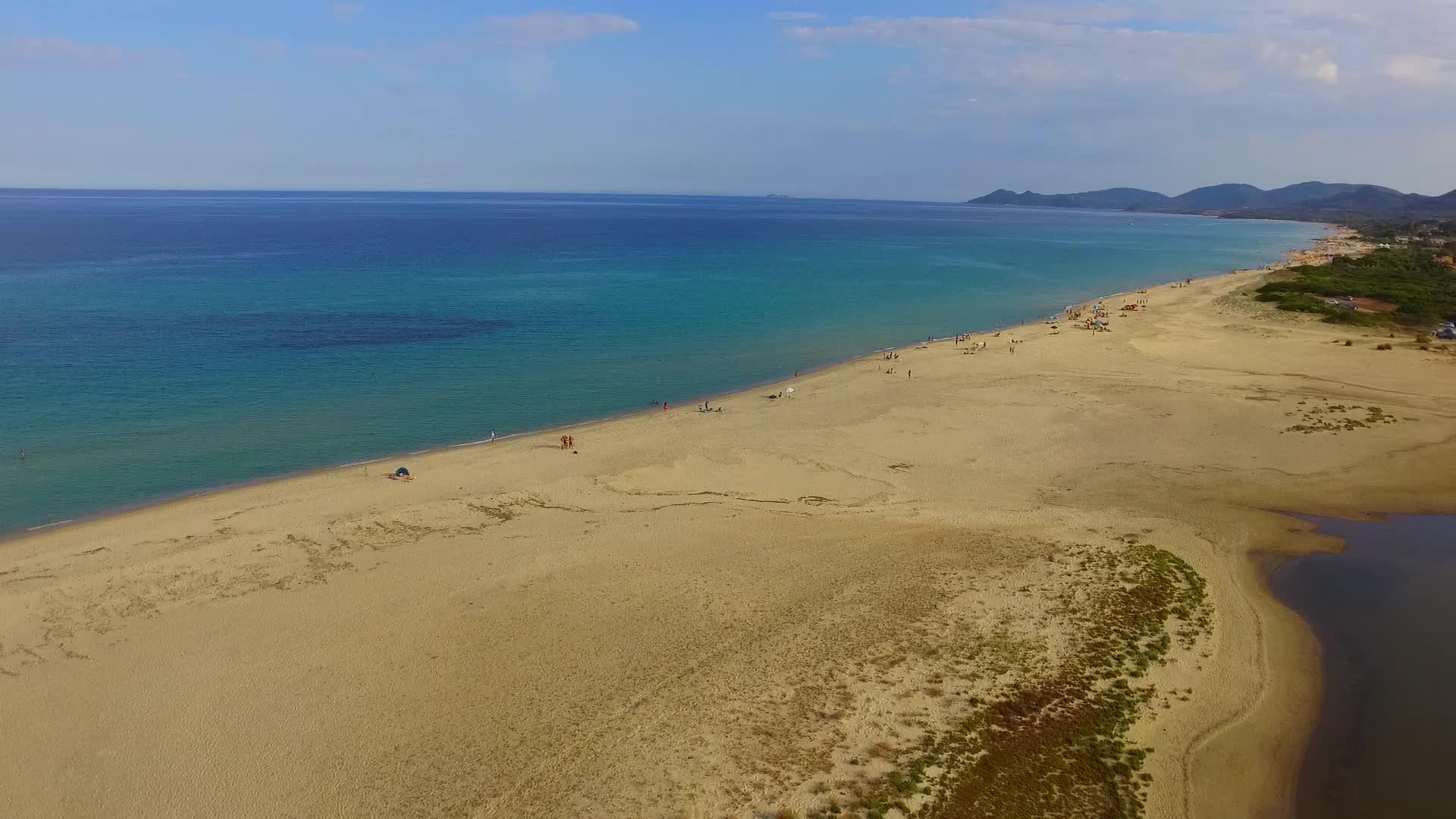 飞越沙滩和海面2视频的预览图