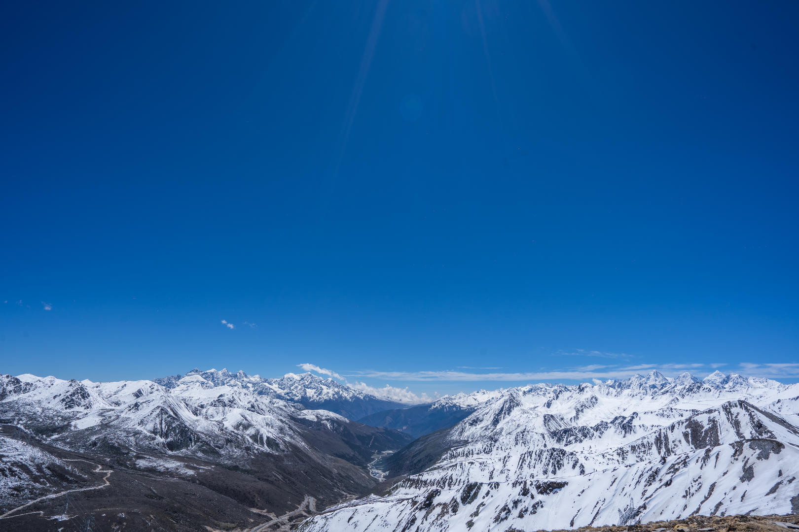 川西4000米雪山顶延时云雾4k视频的预览图