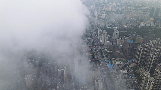 航拍风光城市高空云层之上俯瞰城市建筑道路交通天际线城市素材视频的预览图