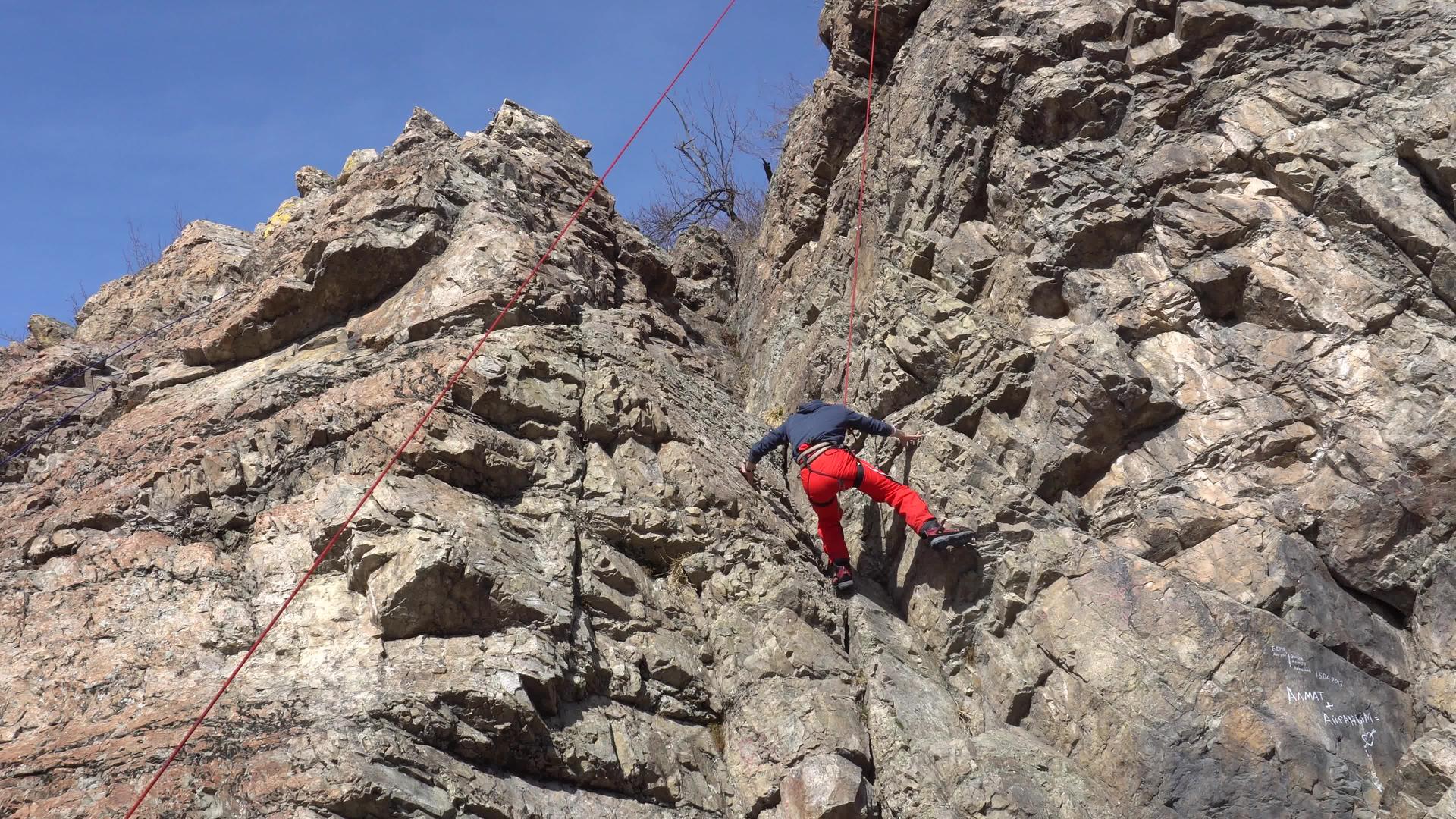 攀岩培训和合伙人保险单位千美元视频的预览图
