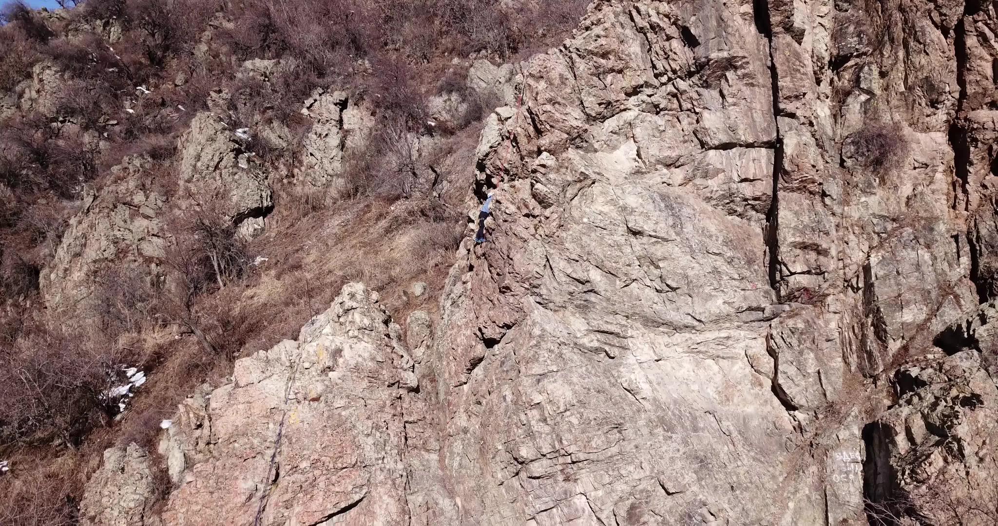 一群人在攀岩视频的预览图