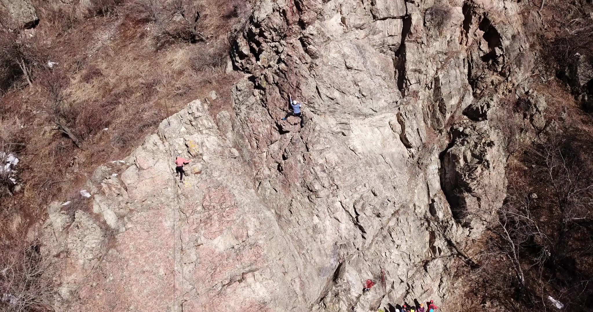 一群人在攀岩视频的预览图