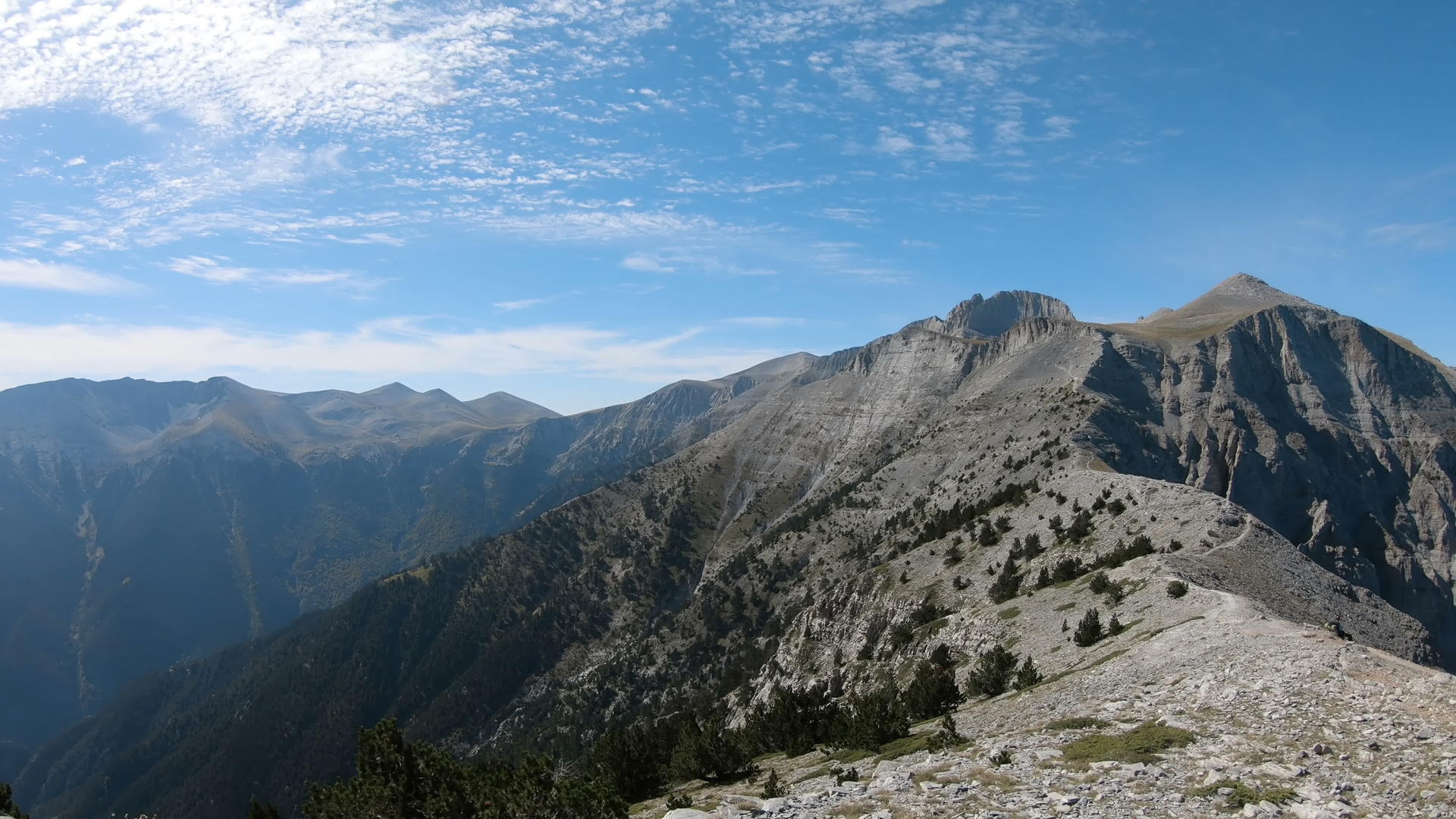 攀登奥林匹斯山顶是希腊最高的山峰视频的预览图
