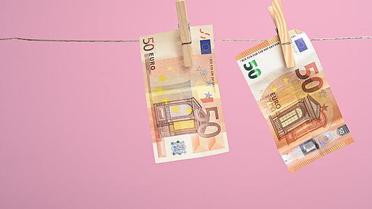 欧洲联盟50欧元粉色背景洗钱的概念好处黑钱和收入视频的预览图