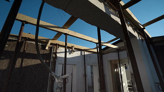 天花板支撑结构元素和木梁混凝土板模板施工概念视频的预览图