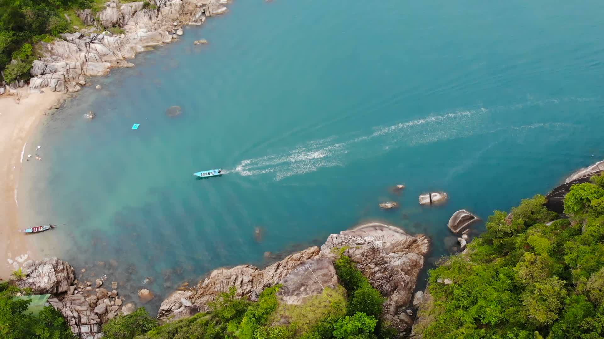 泰国帕岸岛白沙热带异国天堂小海岸空中无人机俯视图视频的预览图