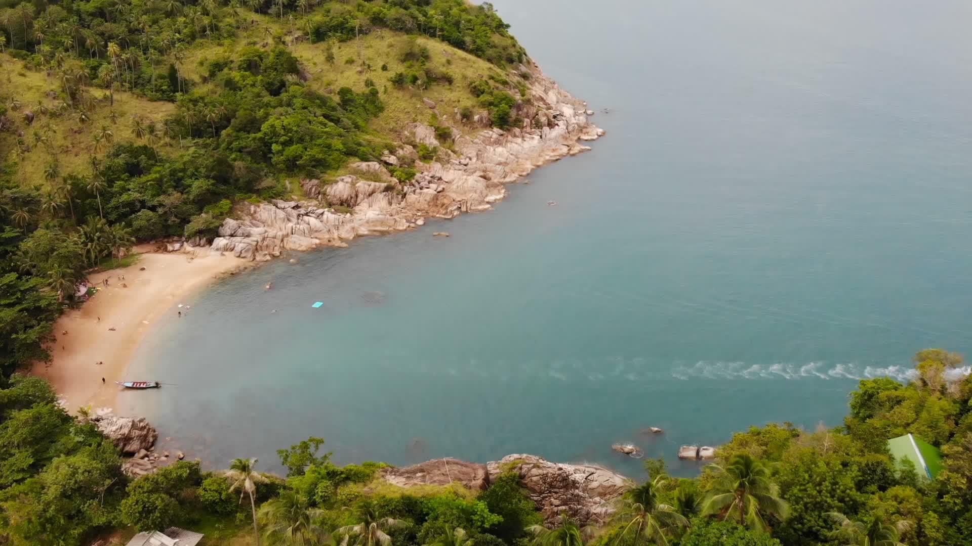 泰国帕岸岛小海岸的空中无人机俯视图视频的预览图