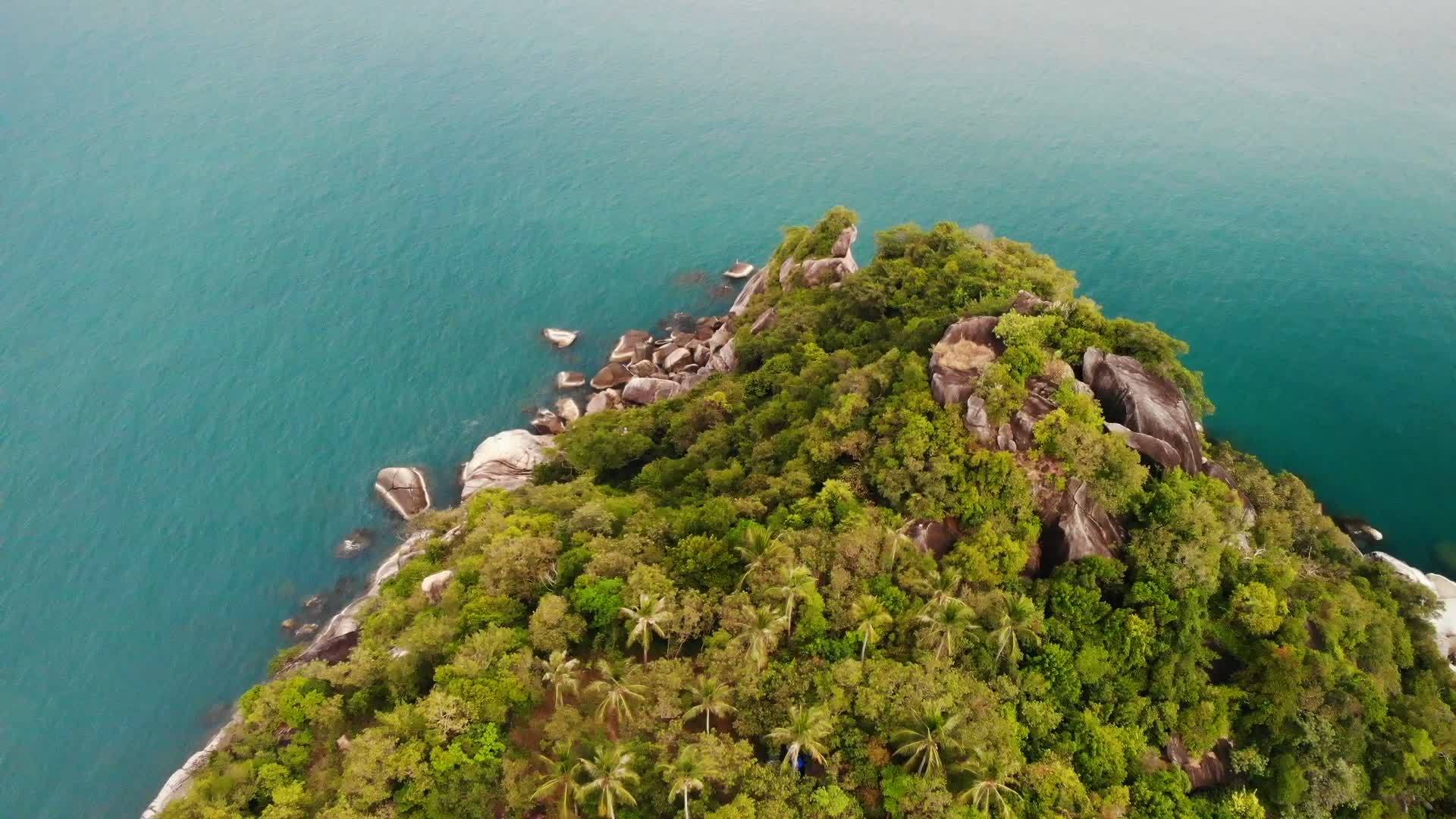 泰国帕岸岛热带小海岸的空中无人机俯视图视频的预览图