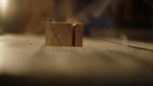 木板切锯机视频的预览图