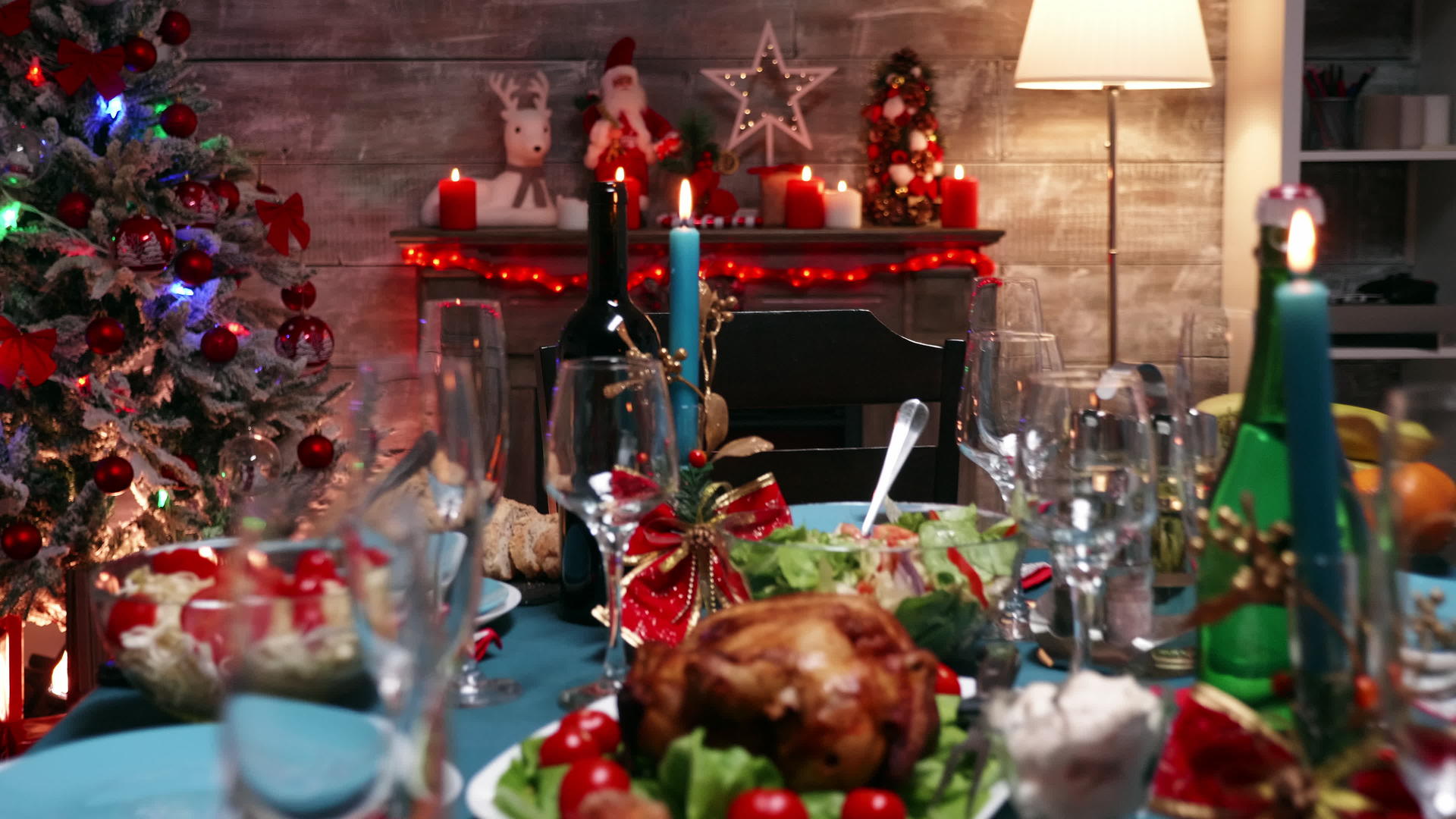 拍摄圣诞美味食物的镜头视频的预览图
