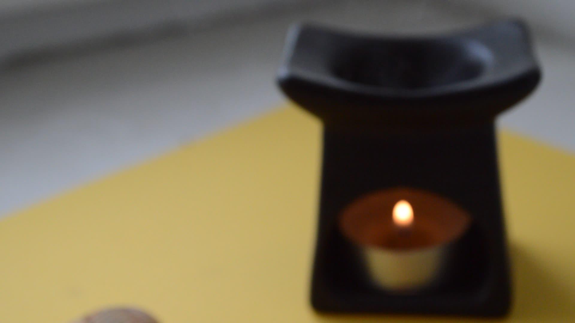 温泉沙龙点燃了芳香疗法蜡烛视频的预览图