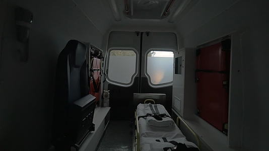 现代救护车内部景观现代专用设备座椅视频的预览图