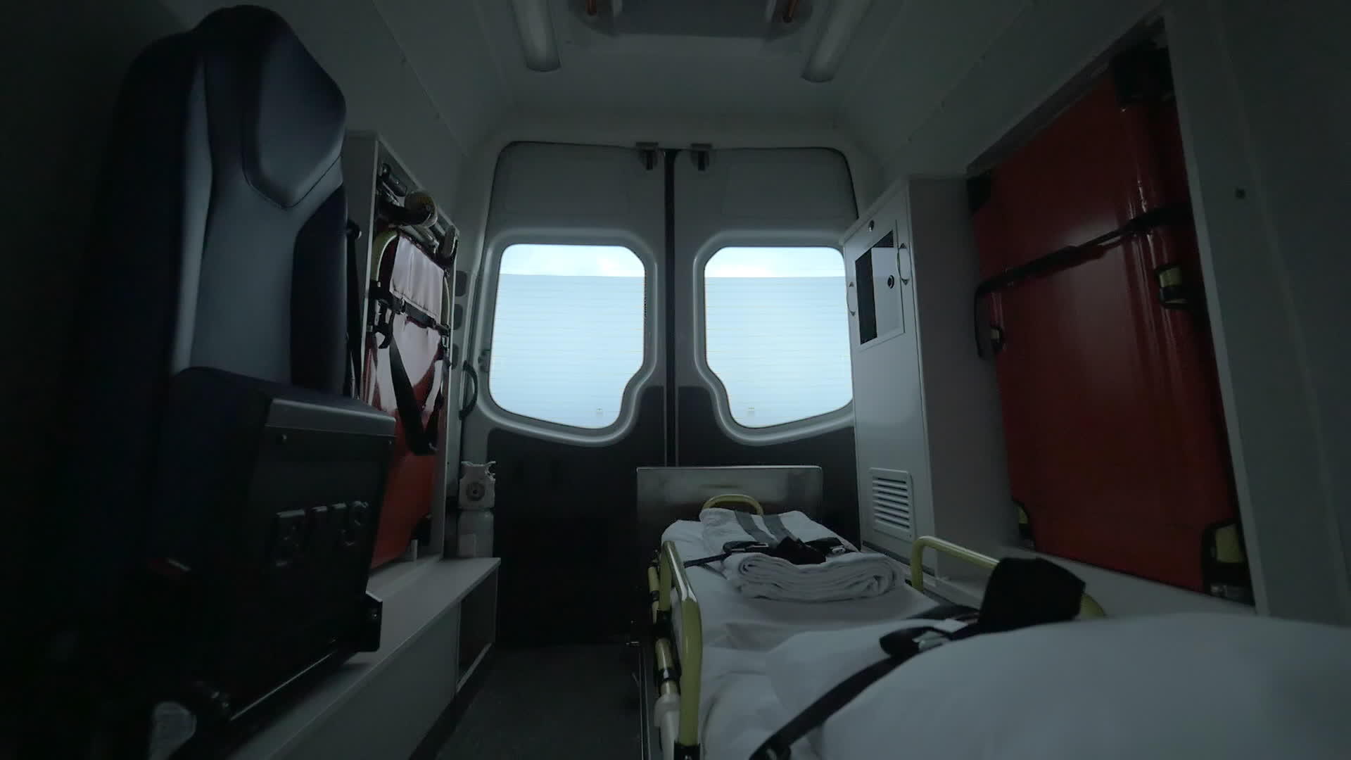 救护车内部视图视频的预览图