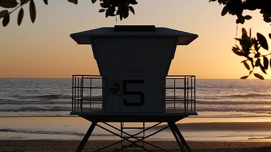望塔小屋太平洋海岸加州夏季在西印度河夏季视频的预览图