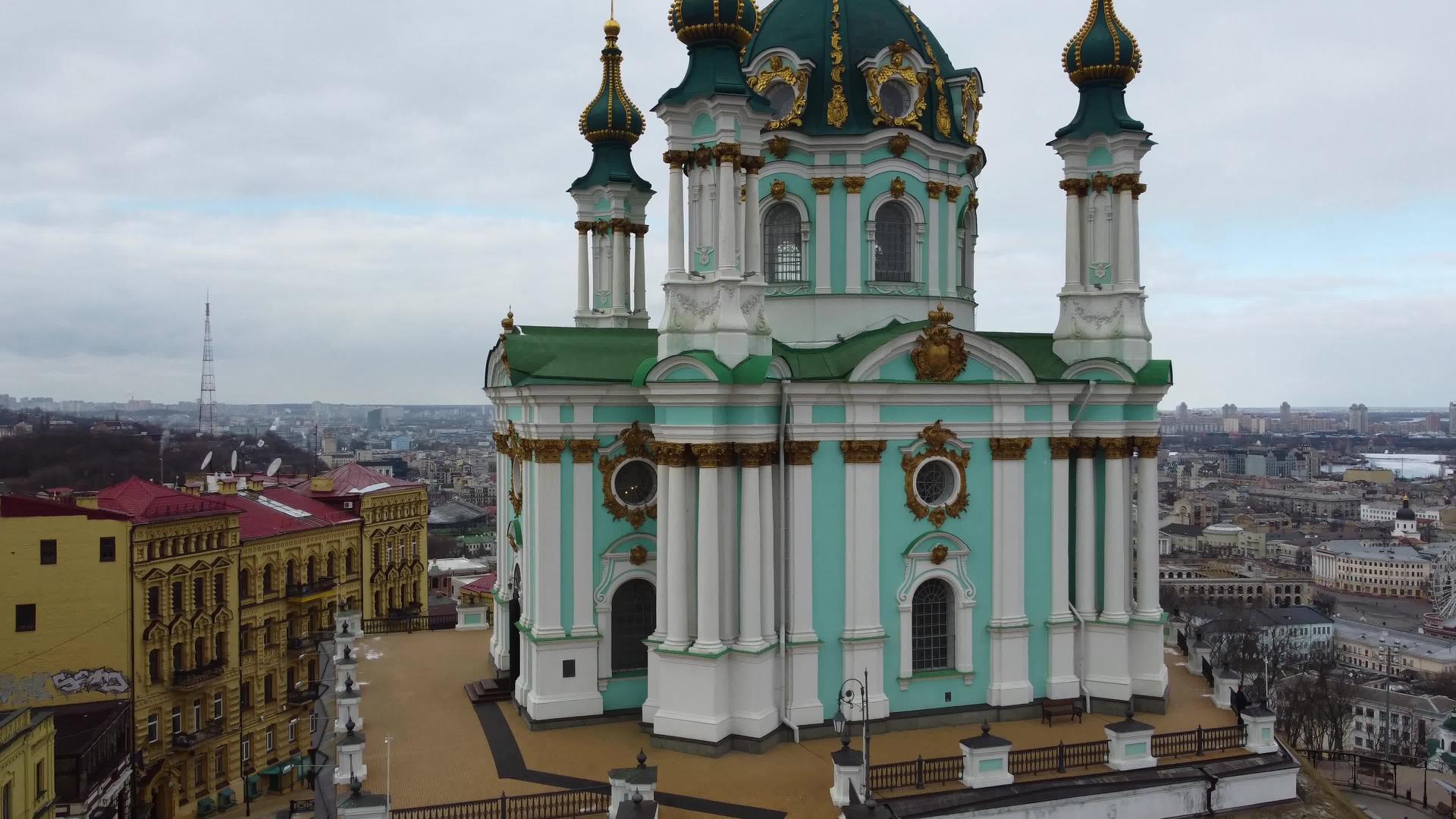 基辅-2021年3月圣安德鲁东正教教堂和安德鲁视频的预览图