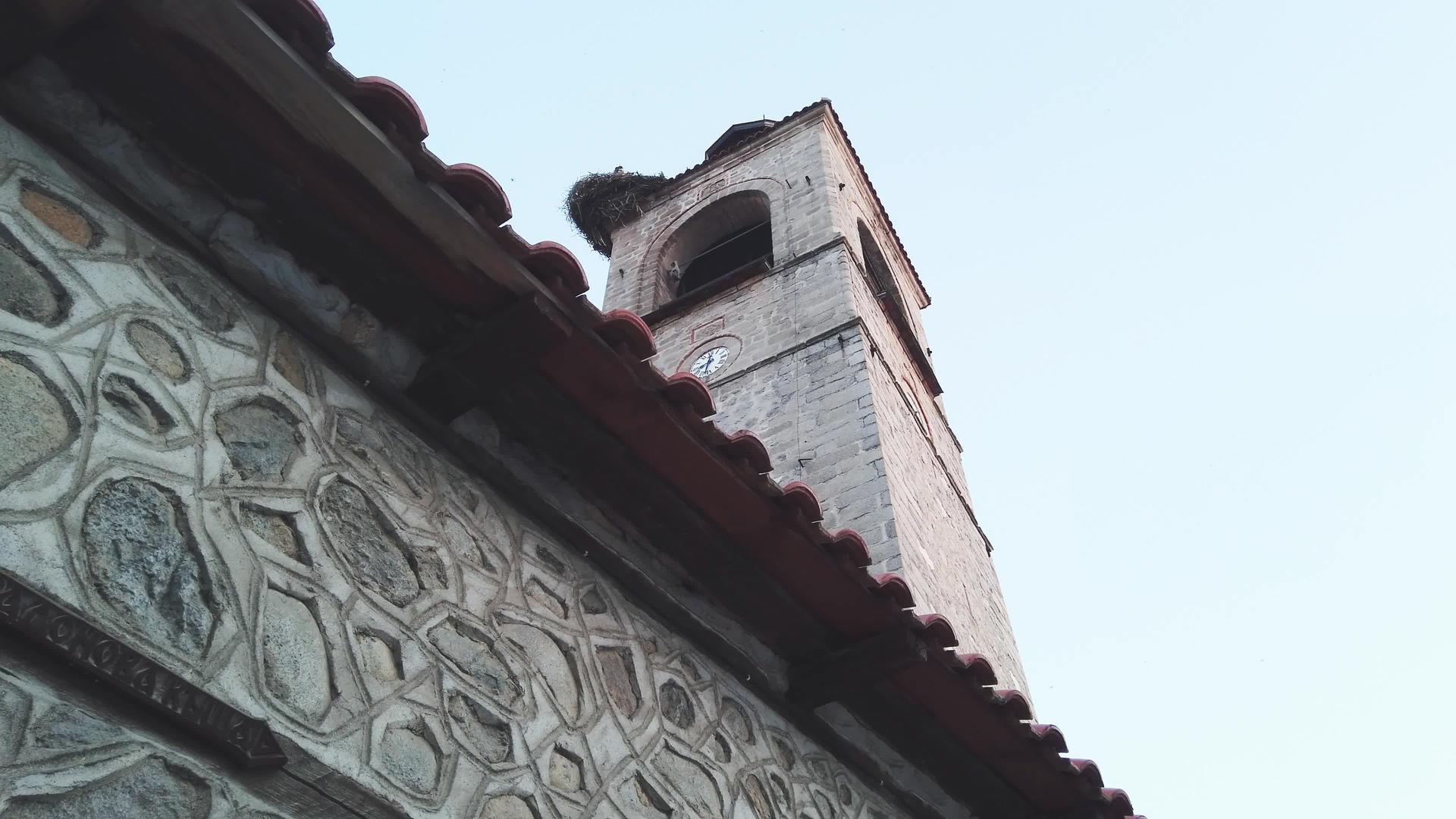 禁区内的教堂钟楼视频的预览图