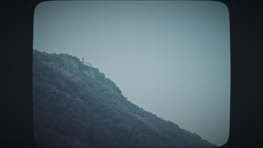 山顶上的孤独教堂视频的预览图