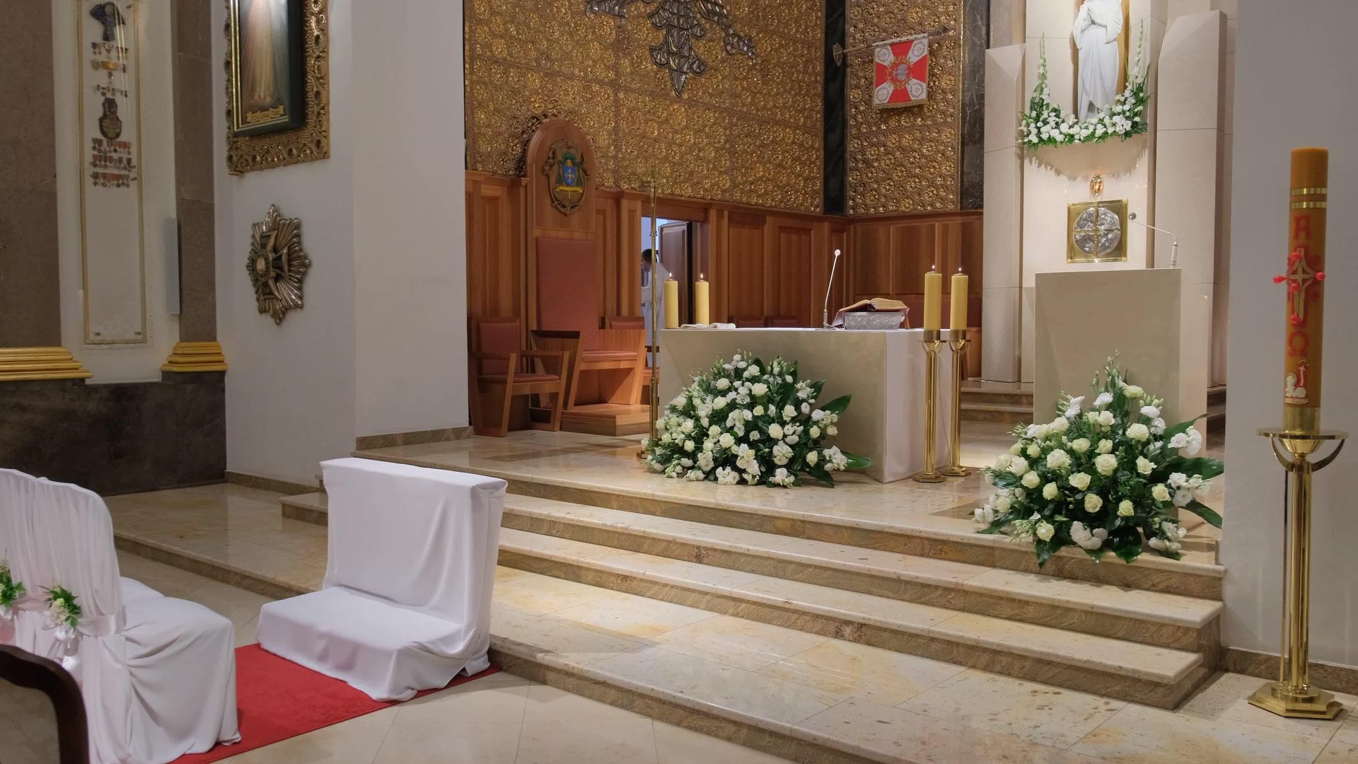 天主教教堂内部的视野视频的预览图