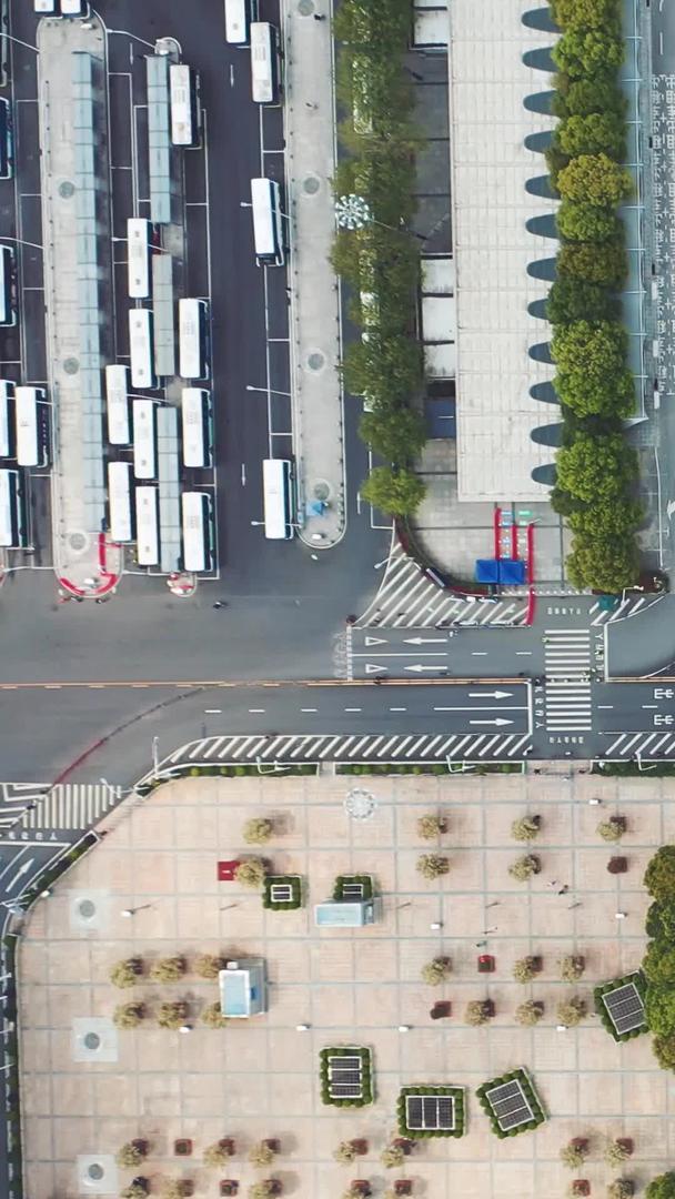 航空城市火车站中心广场交通及停车场视频的预览图