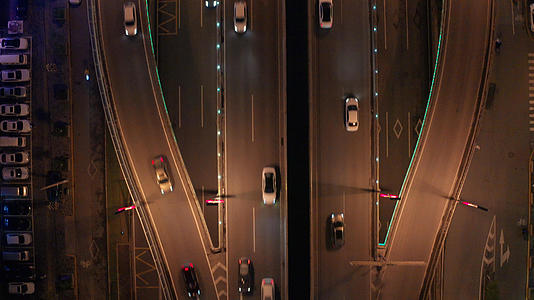 城市立交桥交通4K航拍视频的预览图