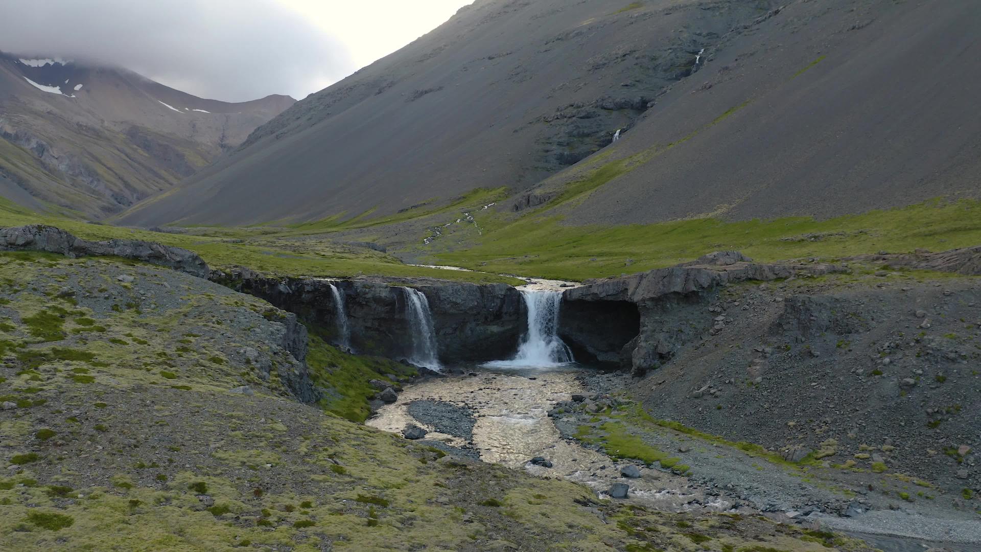 小溪瀑布南冰原视频的预览图