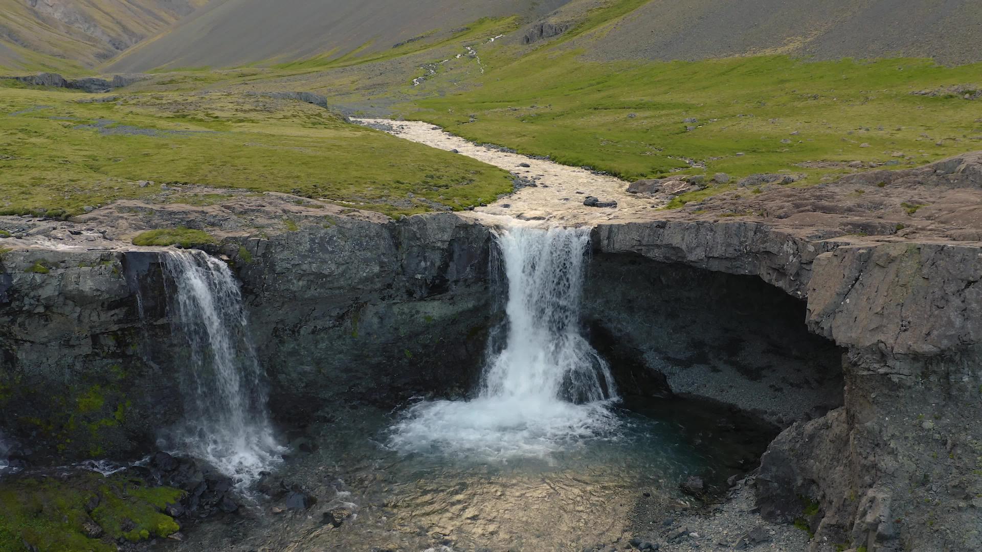 小溪瀑布南冰原视频的预览图