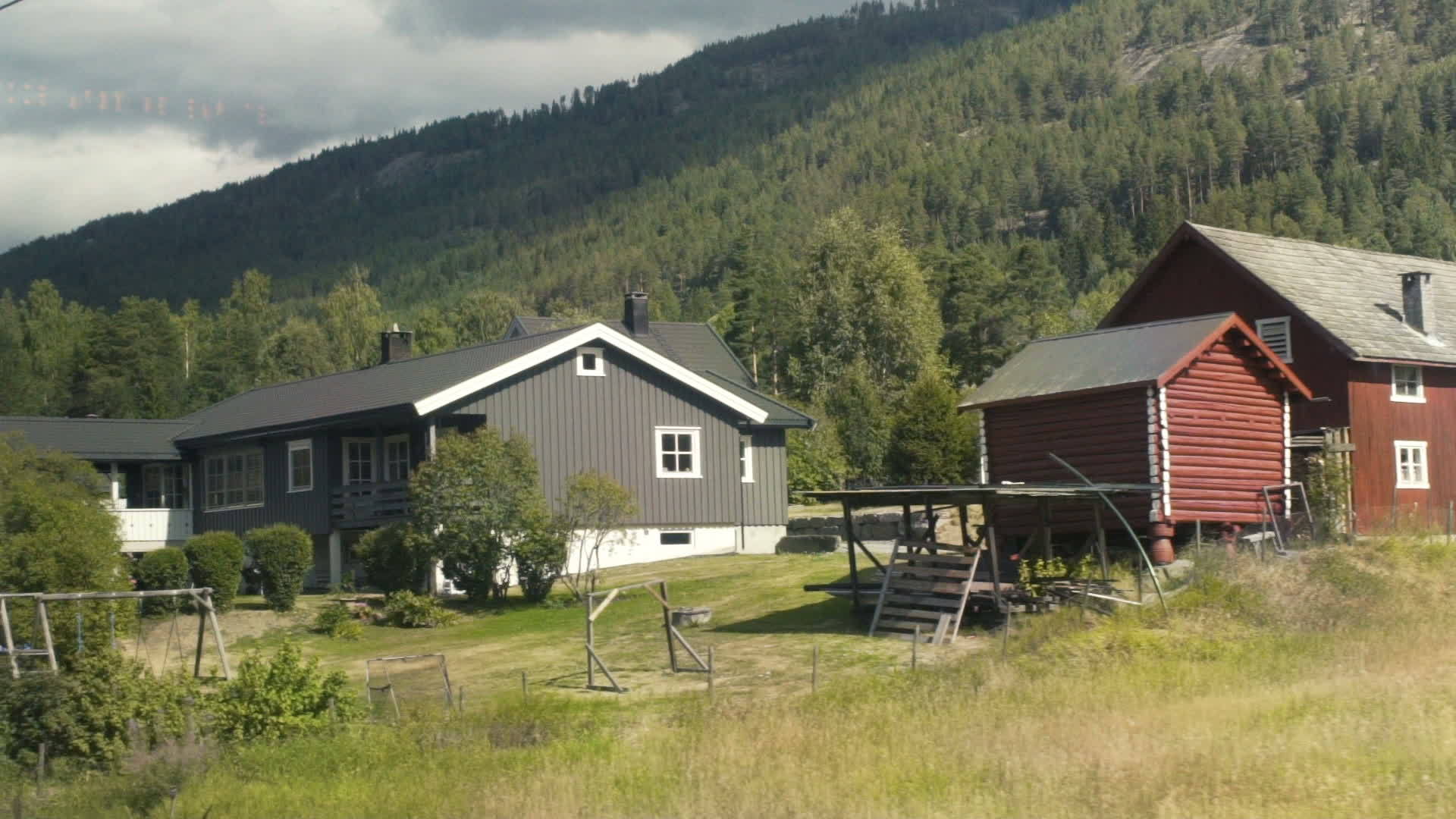 美丽的房子在瑞典乡村视频的预览图