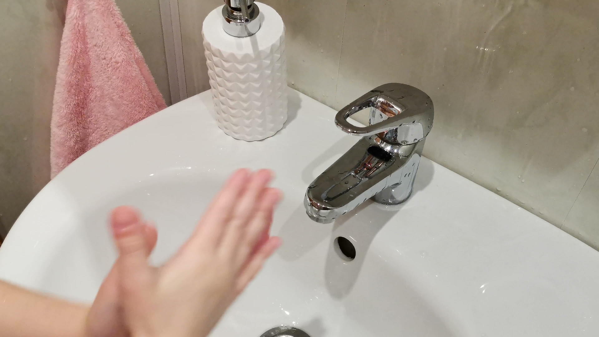 每天经常洗手是为了预防4k的好办法视频的预览图