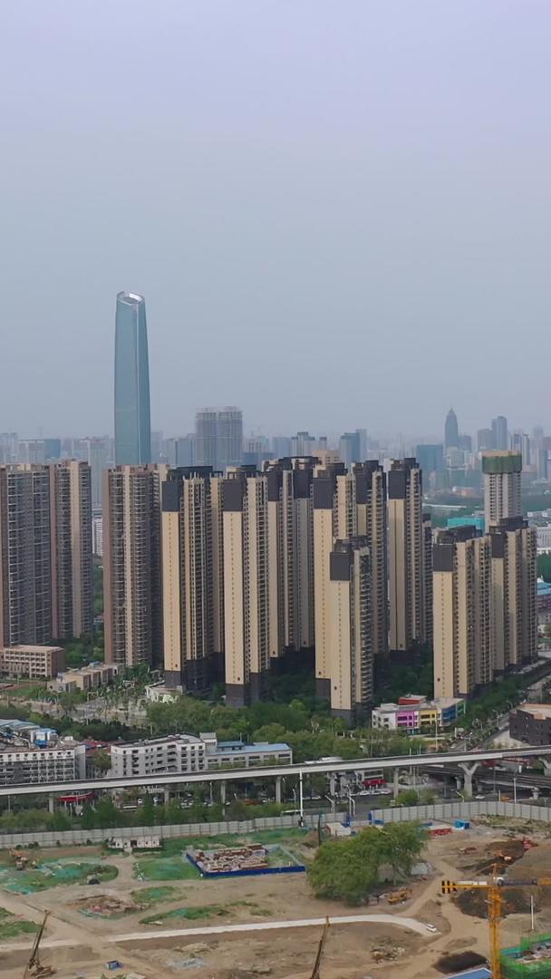 武汉摩天大楼天际线世贸中心城市航拍风景城市建设材料视频的预览图