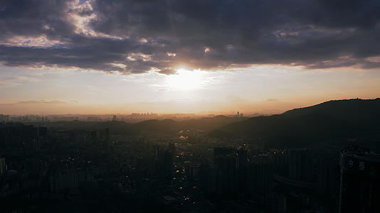 阴天下广州的夕阳视频的预览图
