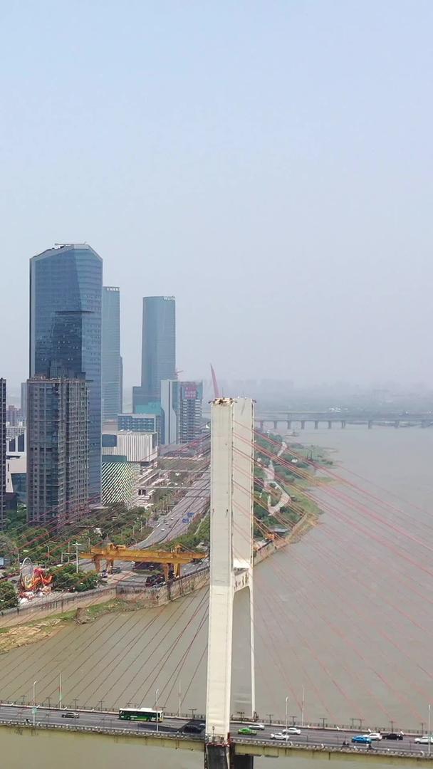 南昌八一大桥航拍视频视频的预览图