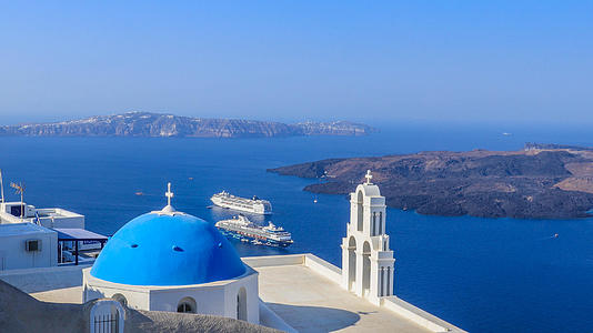 希腊海岛圣托里尼岛上的著名蓝顶教堂实拍视频合集视频的预览图