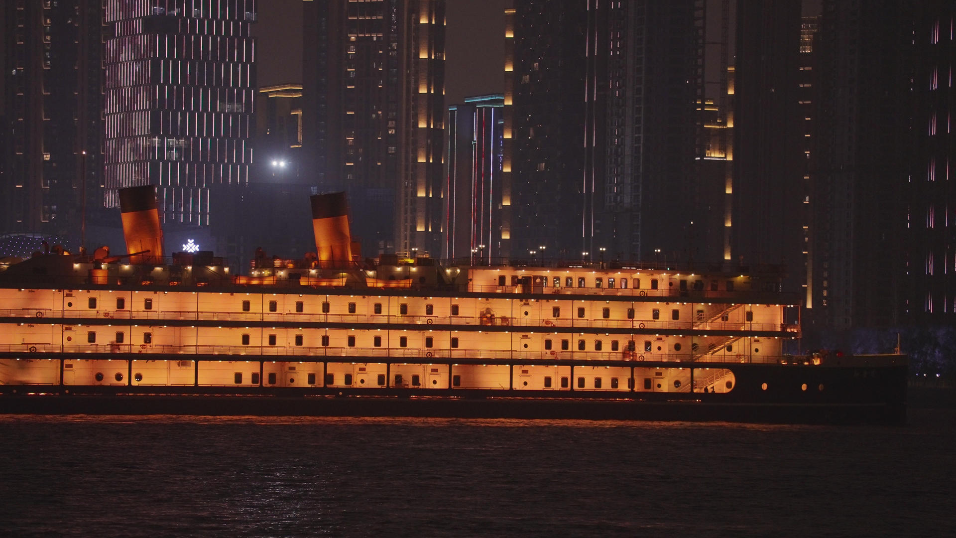 城市长江江景夜景交通游轮客运娱乐旅游4k素材视频的预览图