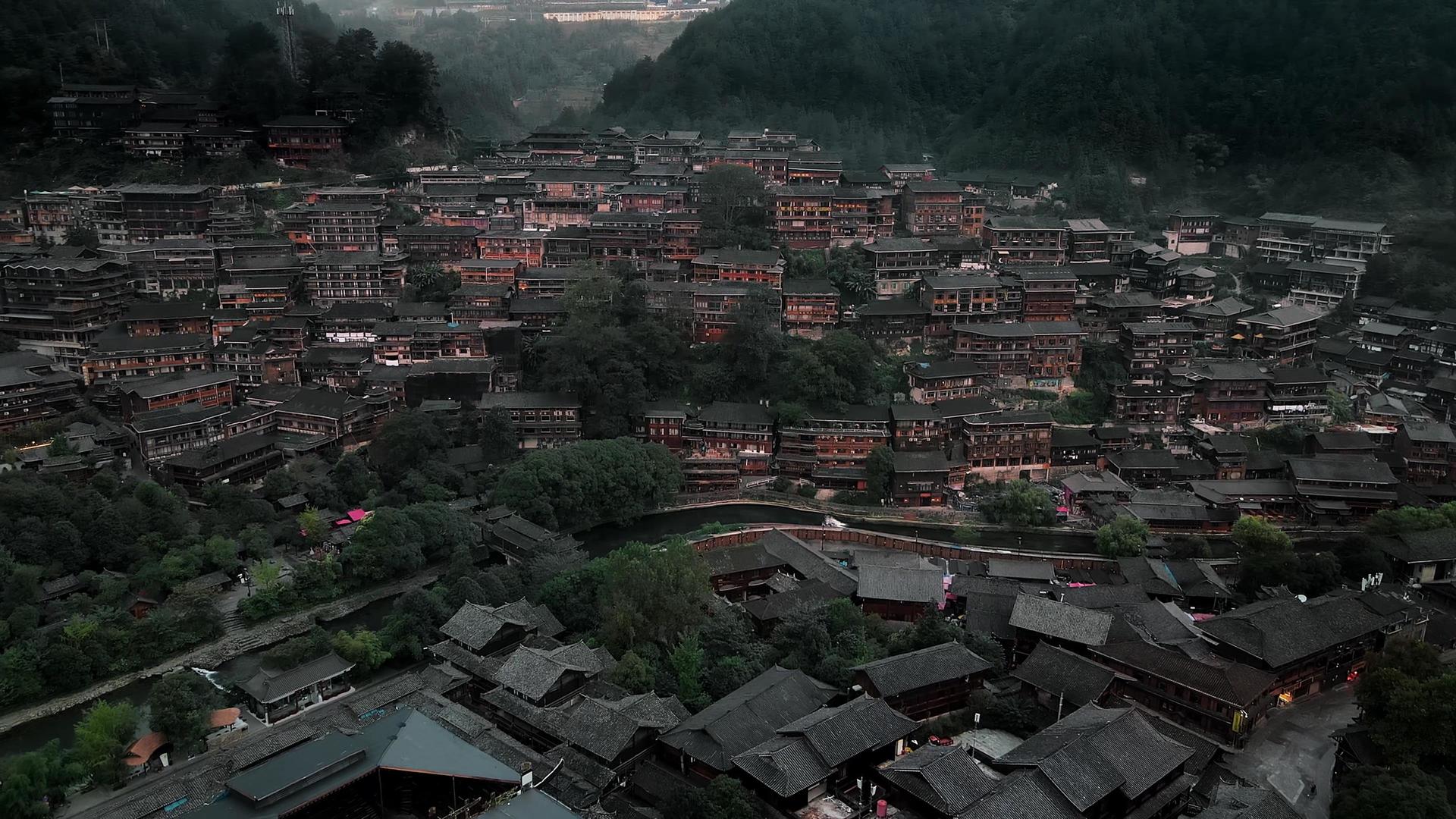 4K实拍山区农村居住苗寨视频的预览图