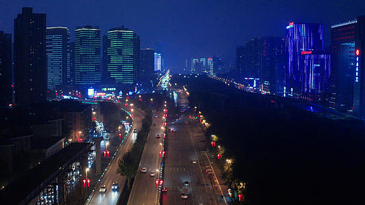 都市夜景交通4K航拍视频的预览图