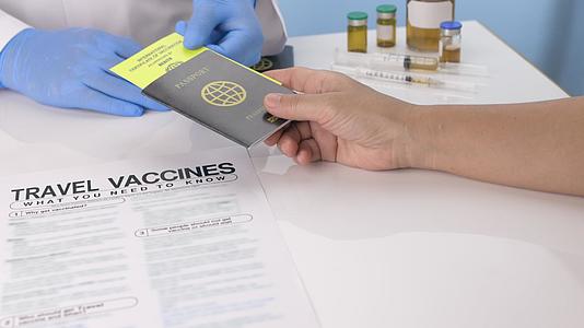 旅行前获得国际疫苗接种证书视频的预览图