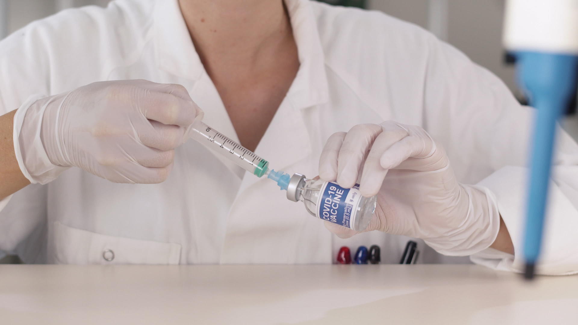 科罗纳疫苗注射器视频的预览图