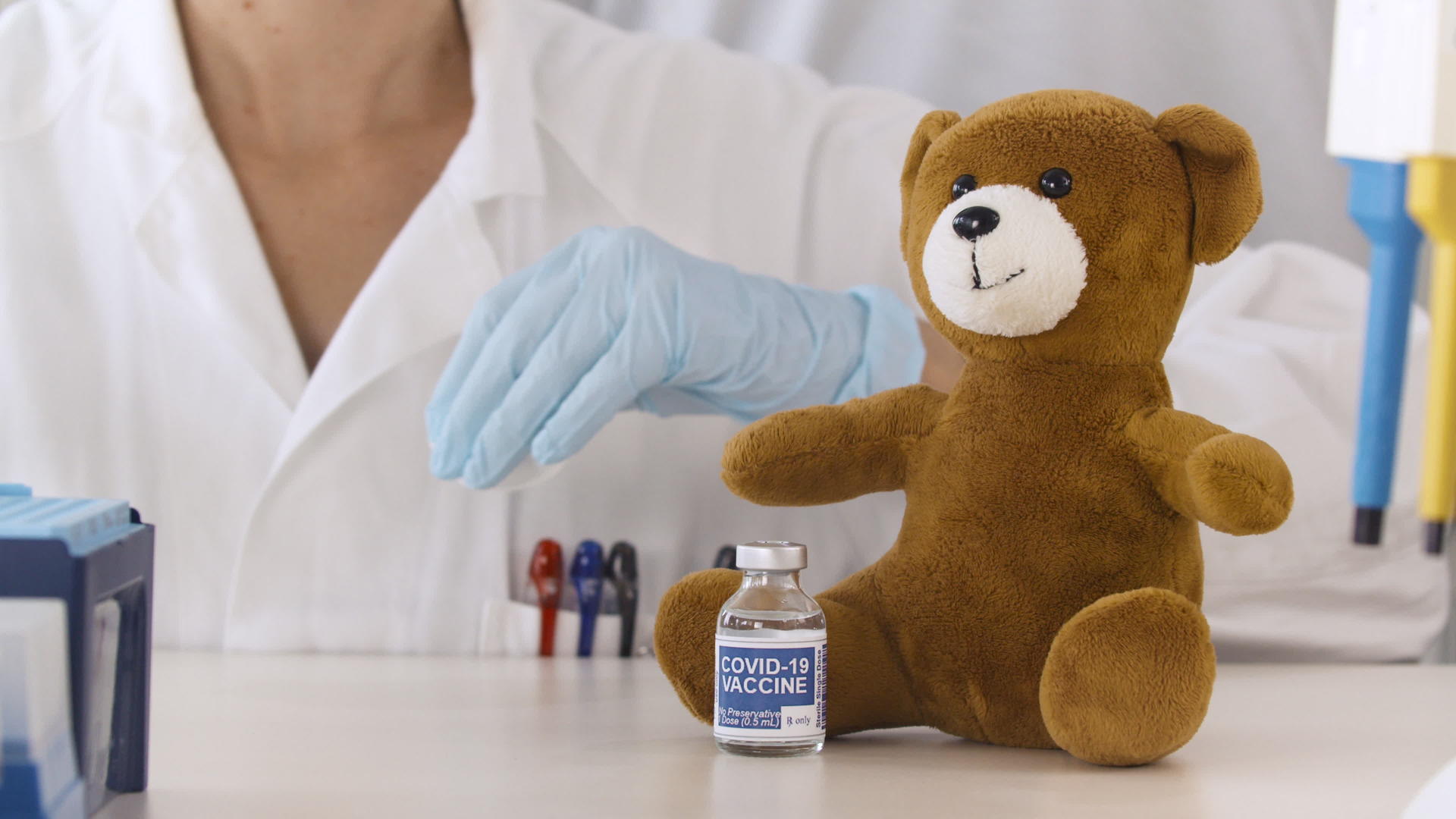 泰迪熊注射了19种疫苗视频的预览图