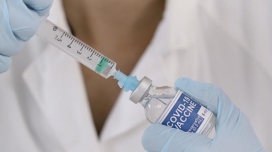注射器注射了19种疫苗视频的预览图
