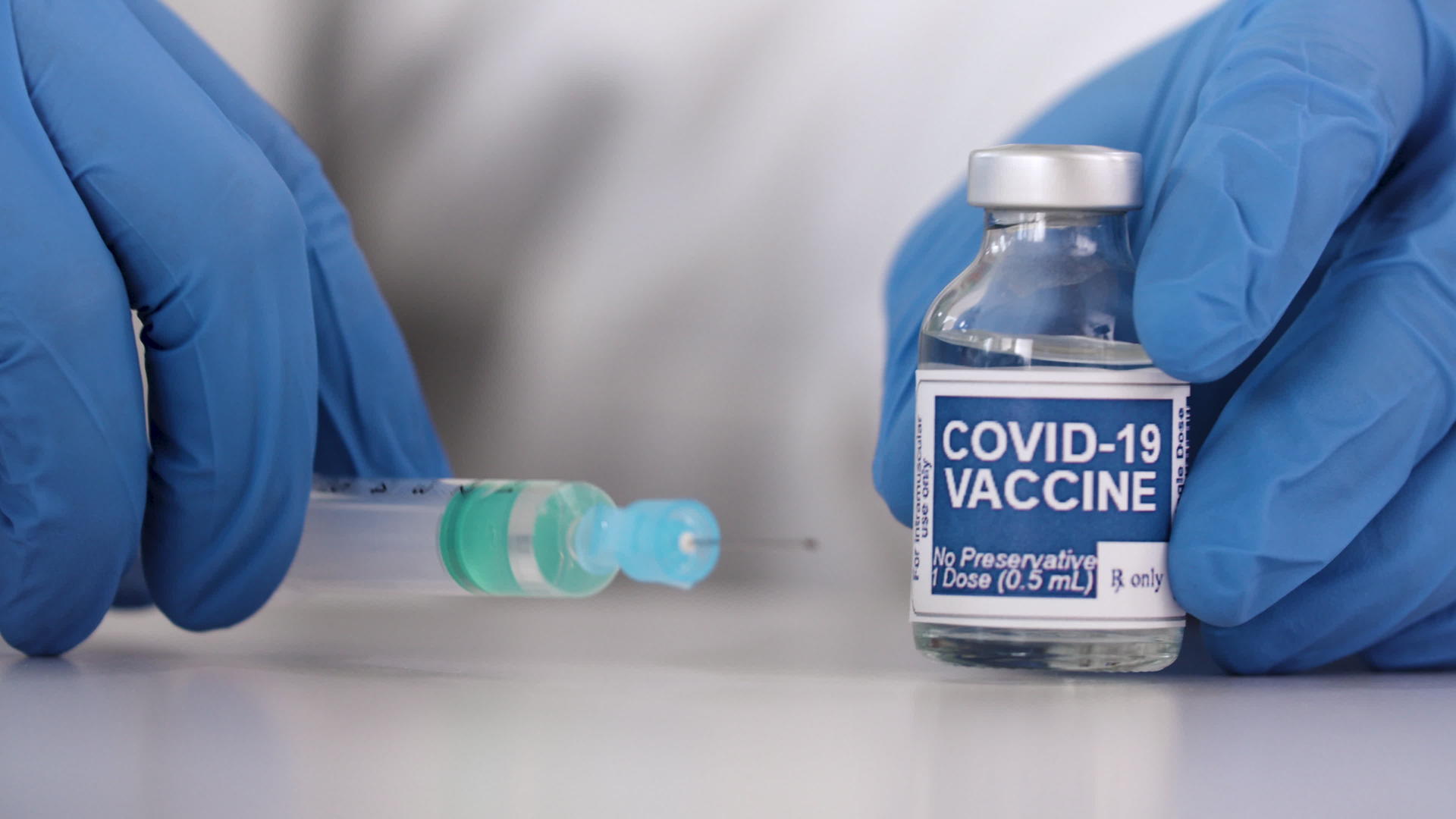 疫苗瓶和注射器视频的预览图