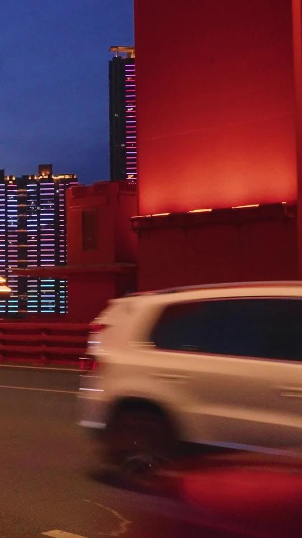 集合第一视角看城市夜景桥梁道路汽车穿梭车流交通素材视频的预览图