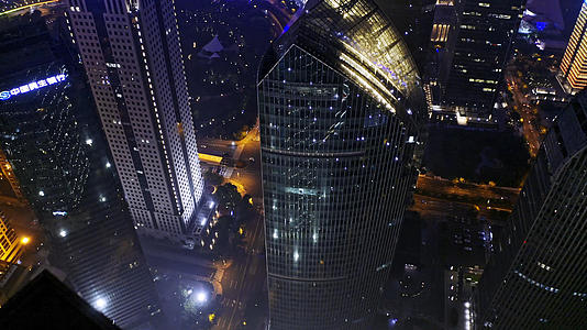 上海城市街道夜景航拍视频的预览图